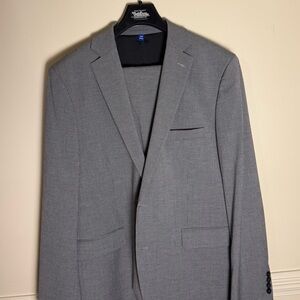 Apt. 9 Classic Slim Fit Gray Suit (LIKE NEW!)
